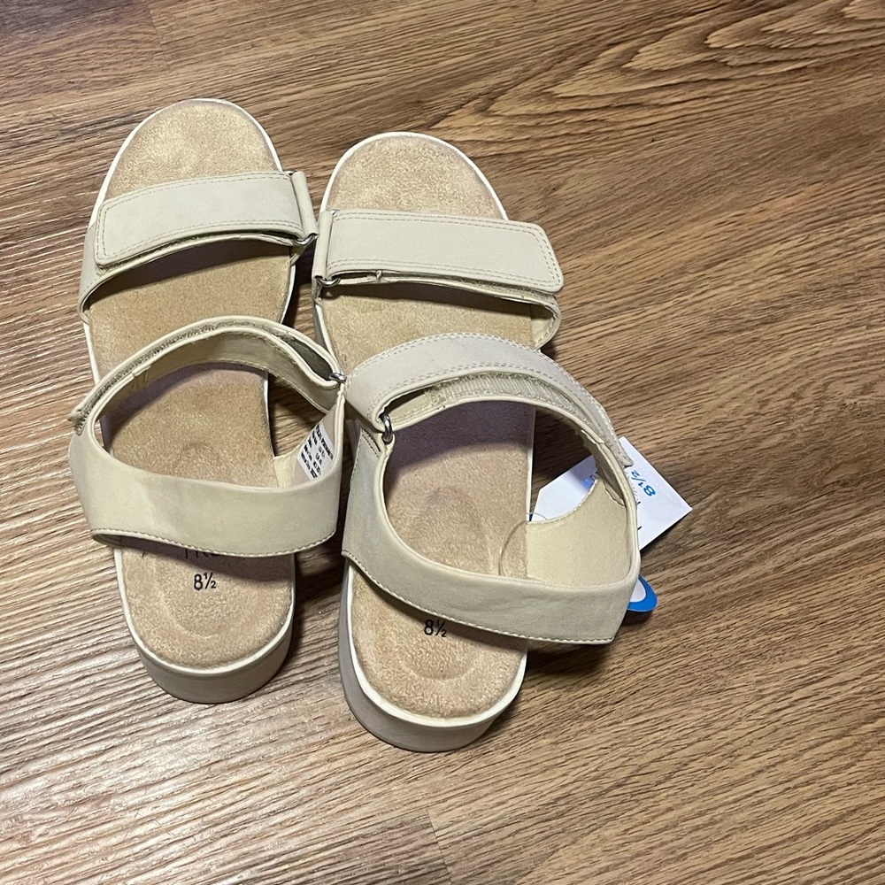 Fashionable platform shoes